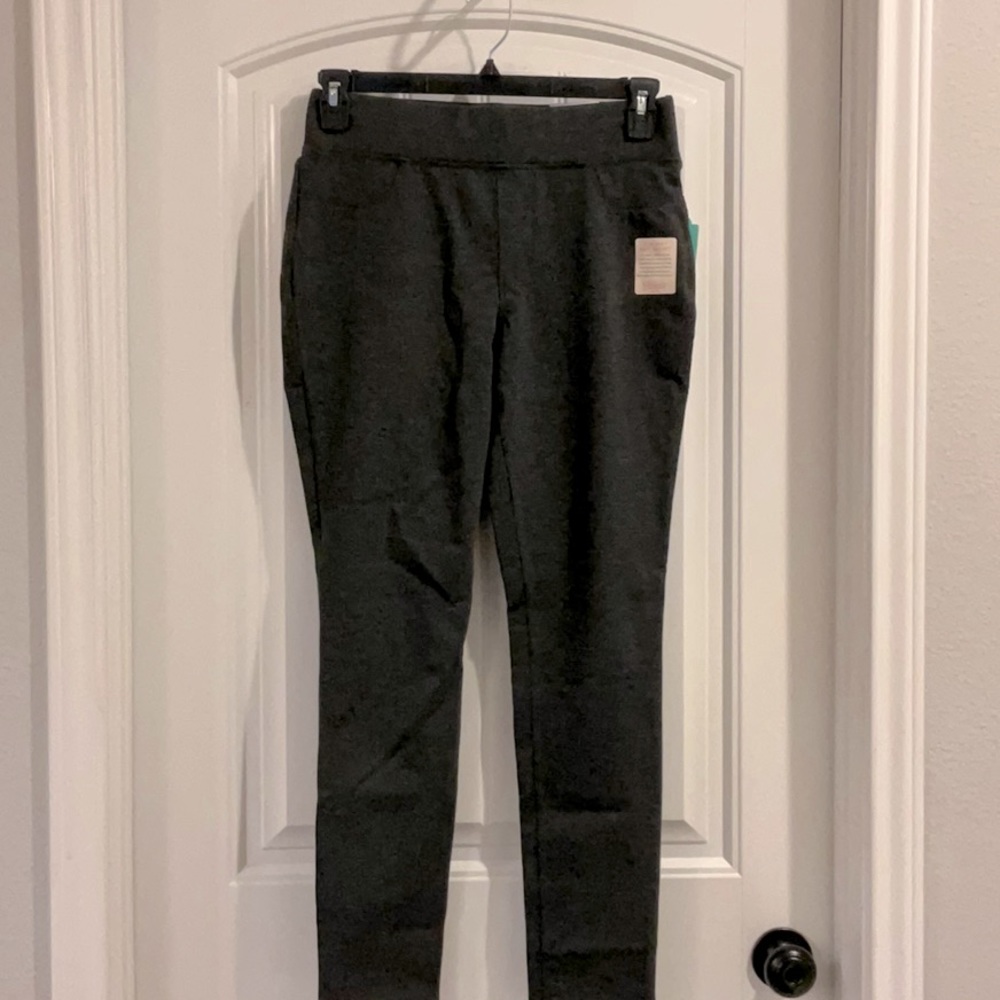 NWT St John’s Bay Secretly Slender comfort stretch legging.